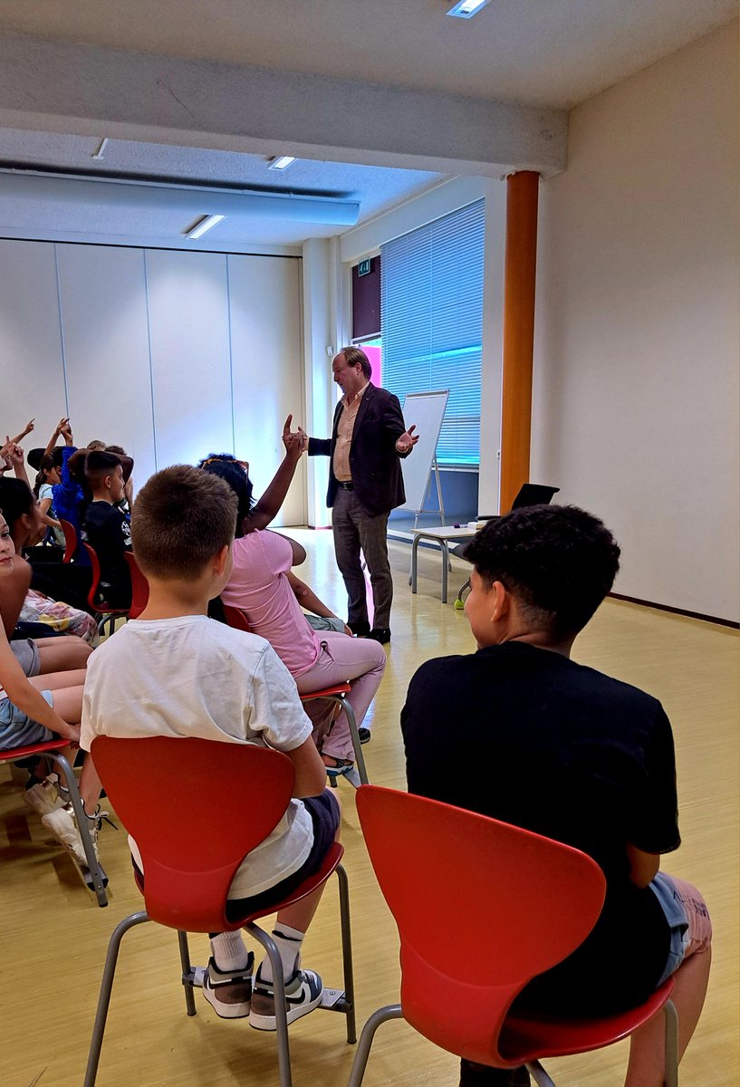 Burgemeester van Almere tweet media