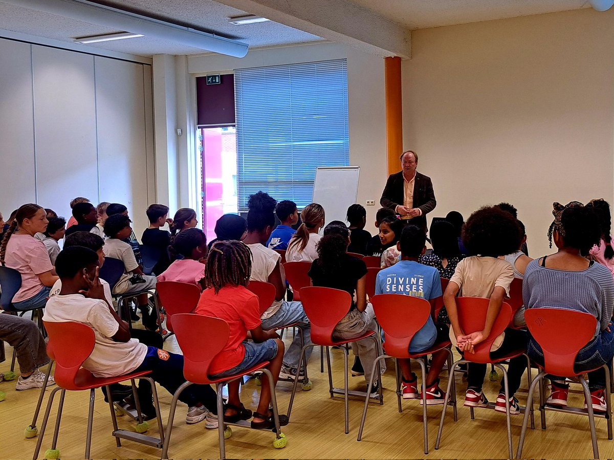 Burgemeester van Almere tweet media