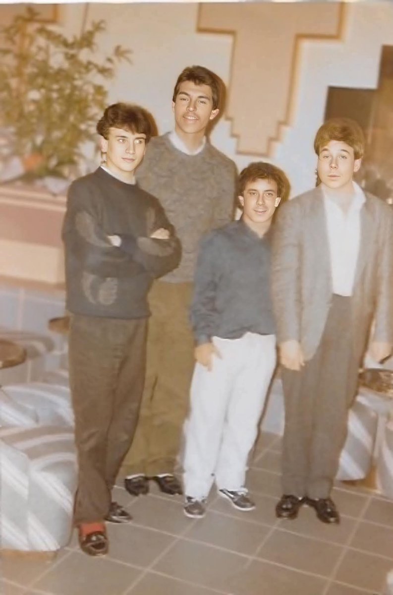 Cruz y Raya con Duo Sacapuntas. Morón de la frontera, Sevilla(1986) 
<a href="/JoseMotatv/">Jose Mota</a> <a href="/JuanMunozComico/">JUAN MUÑOZ CÓMICO</a> Juan Rosa, Manolo Sarria.