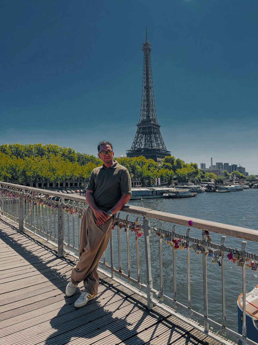 Eiffel Tower unlocked. 👌🏿paris