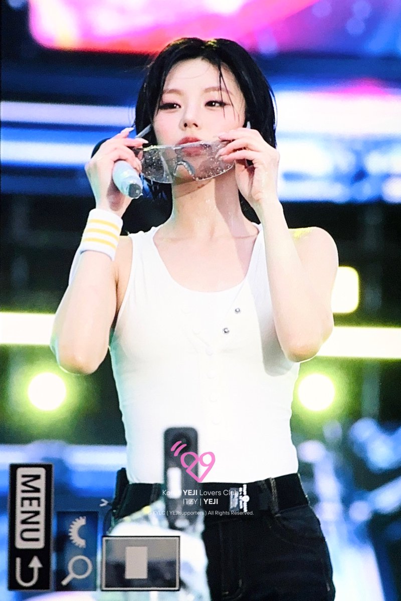 yejisupporters's tweet photo. 250704 워터밤😳😳😳😳😳😳😳😳😳

#ITZY #YEJI #예지 #옞덩봤덩 https://t.co/6vBP2rjVE5