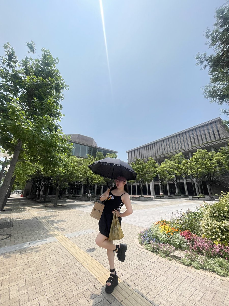 141chika's tweet image. #W3 #ワンダースリー
兵庫公演初日ありがとうございます❣️
大好きな兵庫県立芸術文化センターの
初めての中ホール‼︎
空間が美しくて大好きなのです🥹✨
残り4公演!
精一杯努めます!
このワンピースなんと実は…ふふふ…🤭