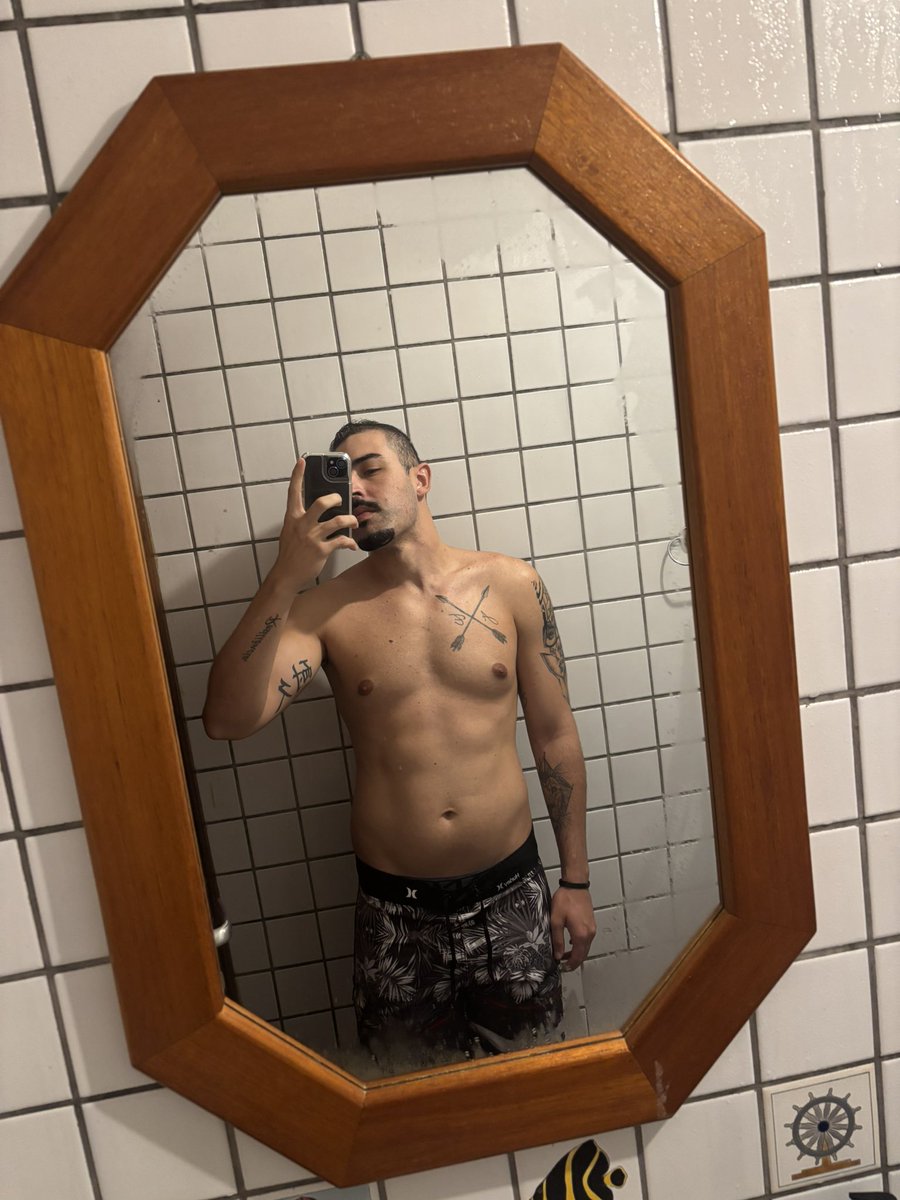 derick_pinheiro's tweet photo. Quero mais tatuagens https://t.co/iqCbx7jXYy