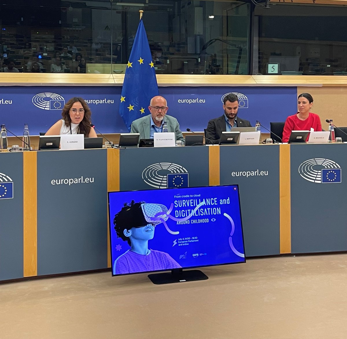 🍼☁️From cradle to cloud - #Surveillance  &amp; #digitalisation  around Childhood - a   conference organised by #EDPS and <a href="/EU_EDPB/">EDPB</a>  trainees is about to start!

Follow the debate on the #privacy issues that children face in the digital age.

📺 Watch here: europa.eu/!xbXP8b
