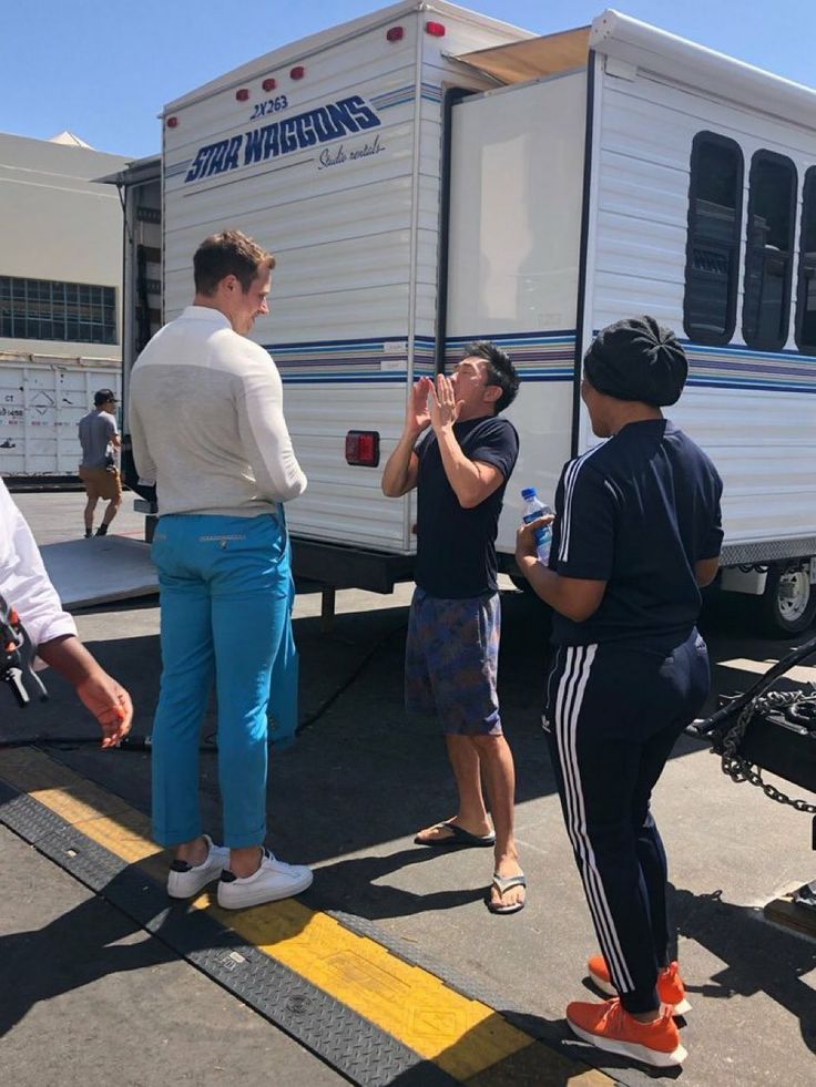 Oliver so tall, Kenny has to shout at him for him to hear