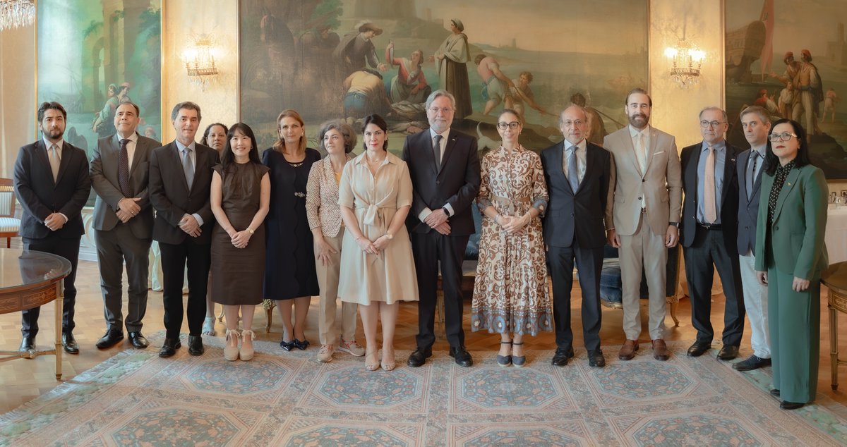 EmbPaisesBajos's tweet image. Se constituye en La Haya el Grupo de Amigos del Español, una iniciativa de 17 países hispanohablantes para promover el uso del español en organismos internacionales con sede en la ciudad.
🇦🇷🇧🇴🇨🇱🇨🇱🇨🇴🇨🇷🇨🇺🇩🇴🇪🇨🇸🇻🇪🇸🇬🇹🇲🇽🇵🇦🇵🇪🇺🇾🇻🇪
exteriores.gob.es/Embajadas/laha…