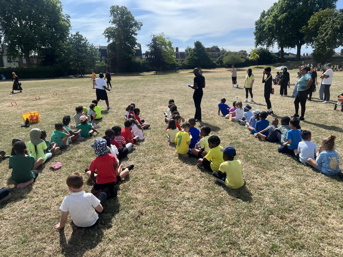 Ggibbonsps's tweet image. KS1 &amp;amp; Y3 smashed Sports Day! 🏃‍♂️☀️
From speedy sprints to hilarious parent &amp;amp; teacher races, the energy was off the charts! 👟🎉
Big cheers to all who ran, clapped &amp;amp; laughed with us — what a day! 💛

#SportsDay2025 #FallForward #KS1Stars #Y3Champions #SchoolSpirit