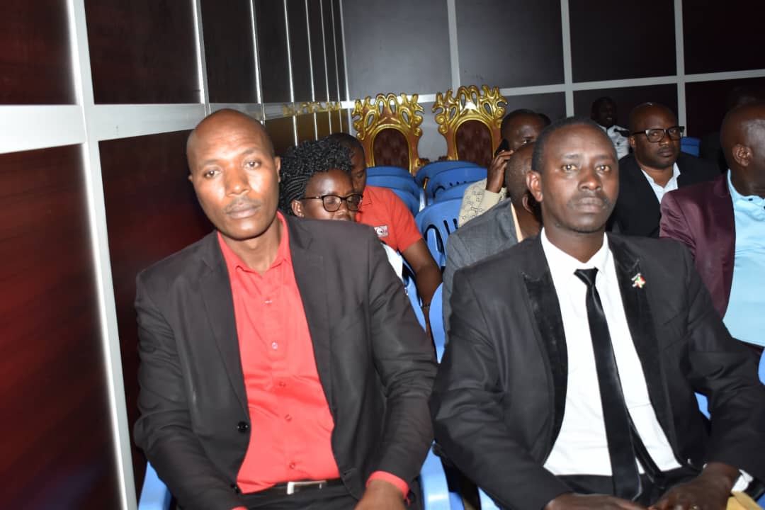 #Burundi Ku wa 4-7-2025,mu ntara nshasha ya @ButanyereraPro habaye ibisikanya hagati ya Buramatari Mushasha  Gén Bde Pol Segasago Victor agiye kuyirongora, na Remy Cishahayo Buramatari wa Kayanza ya kera na Gén Maj Pol Leonidas Ndaruzaniye yahora ari Buramatari wa Ngozi ya kera.