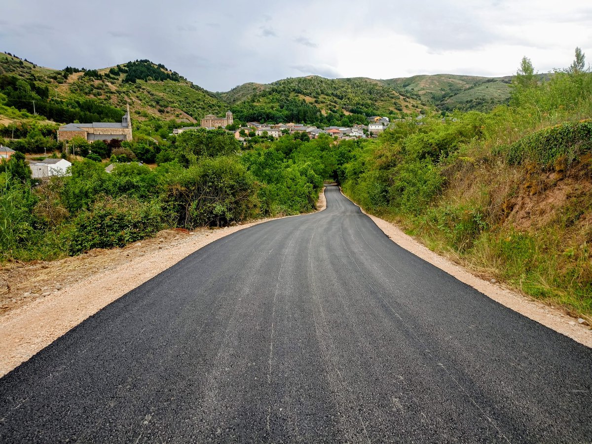🚧 Finalizado el asfaltado previsto en los caminos rurales de Los Barrios, San Lorenzo y Escaril.
Iván Alonso, concejal de Medio Rural, destaca la mejora del acceso a estas localidades y la reducción de costes por mantenimiento.
🌱Actuación que vertebra nuestro medio rural.