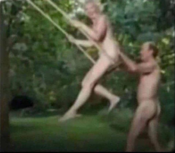 Buli mulundi gwensindika nga nkukubayo olugalo lumu😅