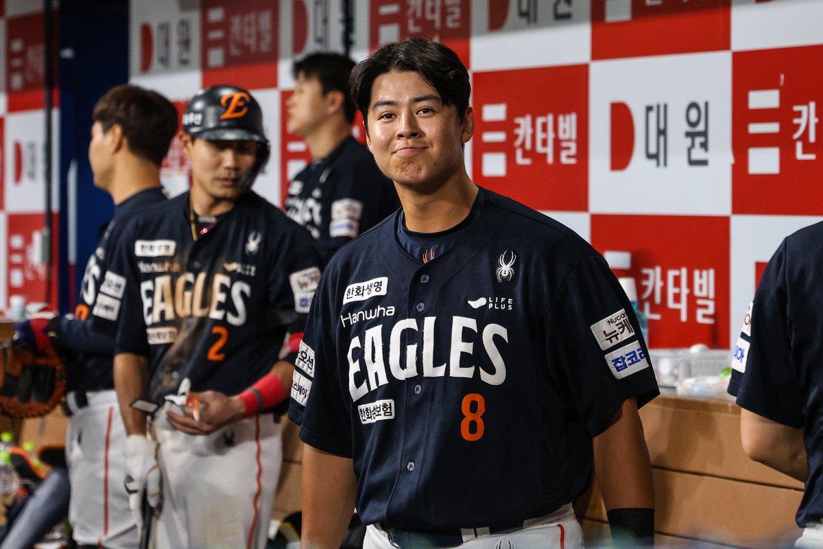 평소보다 두 칸 내려온 어색한 타선에 섰지만 
9회초 보여준 모습은 어색하지 않았던 #노시환