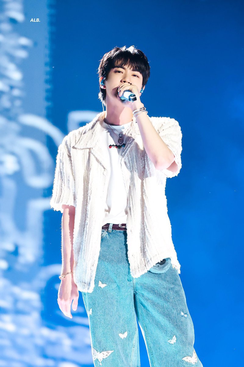 ba_ko12243289's tweet photo. JIN ライブビューイング　12日
山梨県

譲)２枚　TOHOシネマ甲府昭和
求)定価(手数料込み14850円)

どなたか2枚求めてる方いらっしゃいますか？

#Jin #Jin_TOUR_JAPAN
#RUNSEOKJIN_epTOUR_JAPAN https://t.co/RxRL2VbgSH