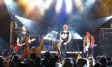 Good to see #Driveshaft making their triumphant reunion tonight 🤘 #Lost #OasisLive25