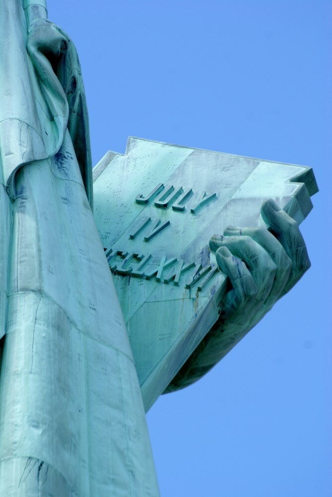This July 4th, we celebrate the centuries-old U.S.-France friendship—born in revolution, rooted in shared ideals. The Statue of Liberty, a gift from France, carries the date of U.S. independence: July IV, 1776.