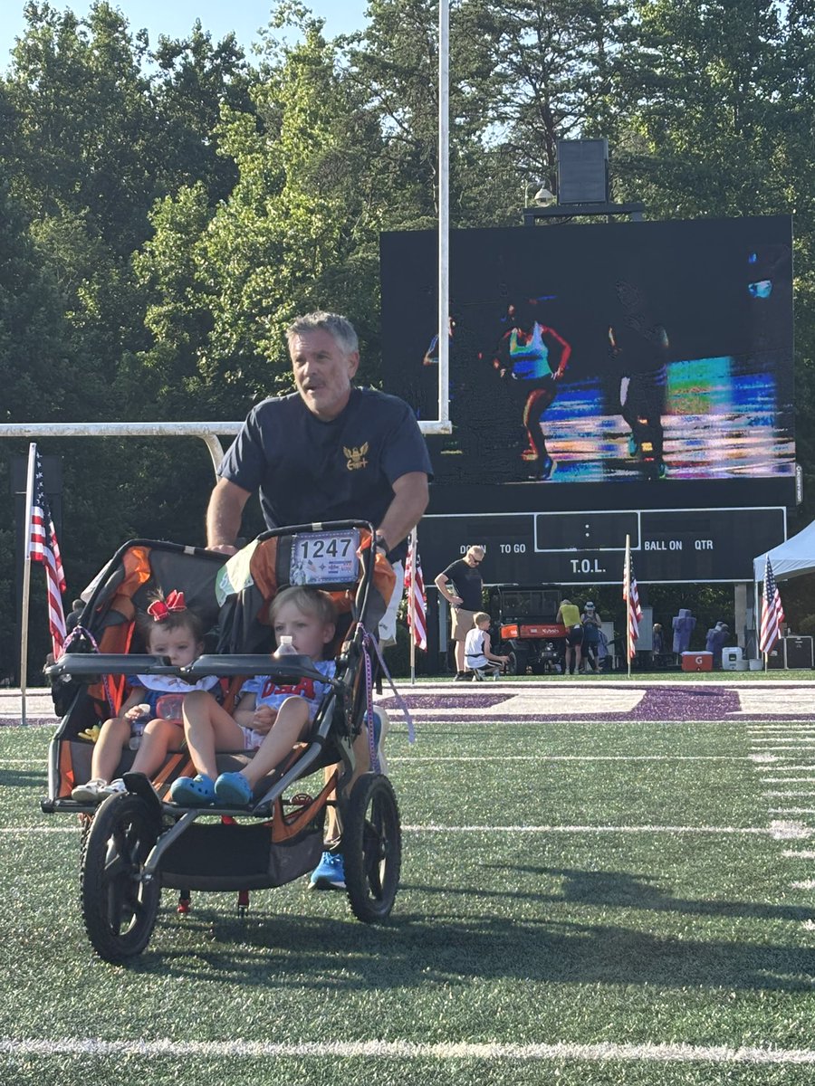 FurmanXC's tweet image. More scenes from the action today ๐ฅ
RWBS 5k at Furman University ๐บ๐ธ