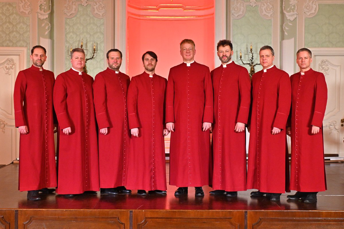 11. jūlija vakarā Rīgas Sv. Pētera baznīcā garīgo viduslaiku mūziku izpildīs “Schola Cantorum Riga” - Baltijas valstīs vadošā viduslaiku un renesanses vokālā grupa. Ar dūdu skanējumu koncertu papildinās Ieva Nīmane un Edgars Kārklis. Plašāk: smf.lv