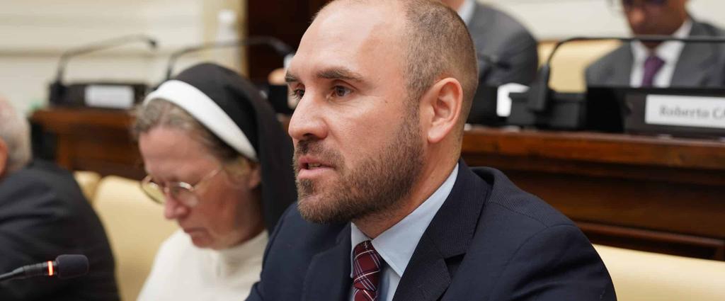 Enlázate por la Justicia (@enlazatepj) on Twitter photo 🔴Martín Guzmán: “La Iglesia puede ayudar a crear un multilateralismo distinto”
El ex ministro de Economía es coautor del informe jubilar encargado por Francisco a 30 economistas para reclamar “reformas urgentes y sistémicas”
vidanuevadigital.com/2025/07/04/mar… <a href="/MAMalavia/">Miguel Ángel Malavia</a> <a href="/Revista_VN/">Revista Vida Nueva</a> 🔴Martín Guzmán: “La Iglesia puede ayudar a crear un multilateralismo distinto”
El ex ministro de Economía es coautor del informe jubilar encargado por Francisco a 30 economistas para reclamar “reformas urgentes y sistémicas”
vidanuevadigital.com/2025/07/04/mar… <a href="/MAMalavia/">Miguel Ángel Malavia</a> <a href="/Revista_VN/">Revista Vida Nueva</a>