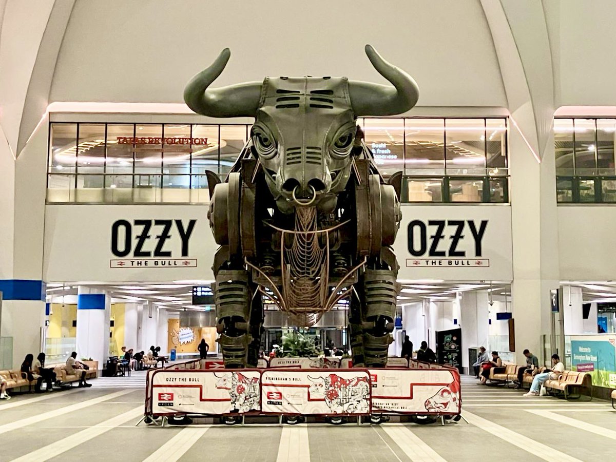 BrummieBull's tweet image. 🦇 Happy Black Sabbath homecoming gig eve!
🎸 I’ve seen some famous faces from the heavy metal world walking past - so good to be surrounded by fellow stars!
📸 I’m here for selfies all weekend, come and say hello!