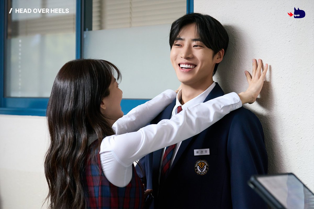 studiodragonKR's tweet image. Here’s a behind-the-scenes photo reveal for all of you who don’t want to miss a single moment📁
Watch #HeadOverHeels every Monday and Tuesday on #Viki 💘