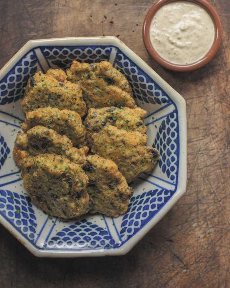 Popular Portuguese chef José Avillez launches "My Portuguese Kitchen"— a cookbook celebrating the soul of Portuguese cuisine. 🇵🇹 100+ recipes, rich stories, and stunning photography. Read:  tinyurl.com/my-portuguese-…… #JoseAvillez #PortugueseCuisine #cookbook