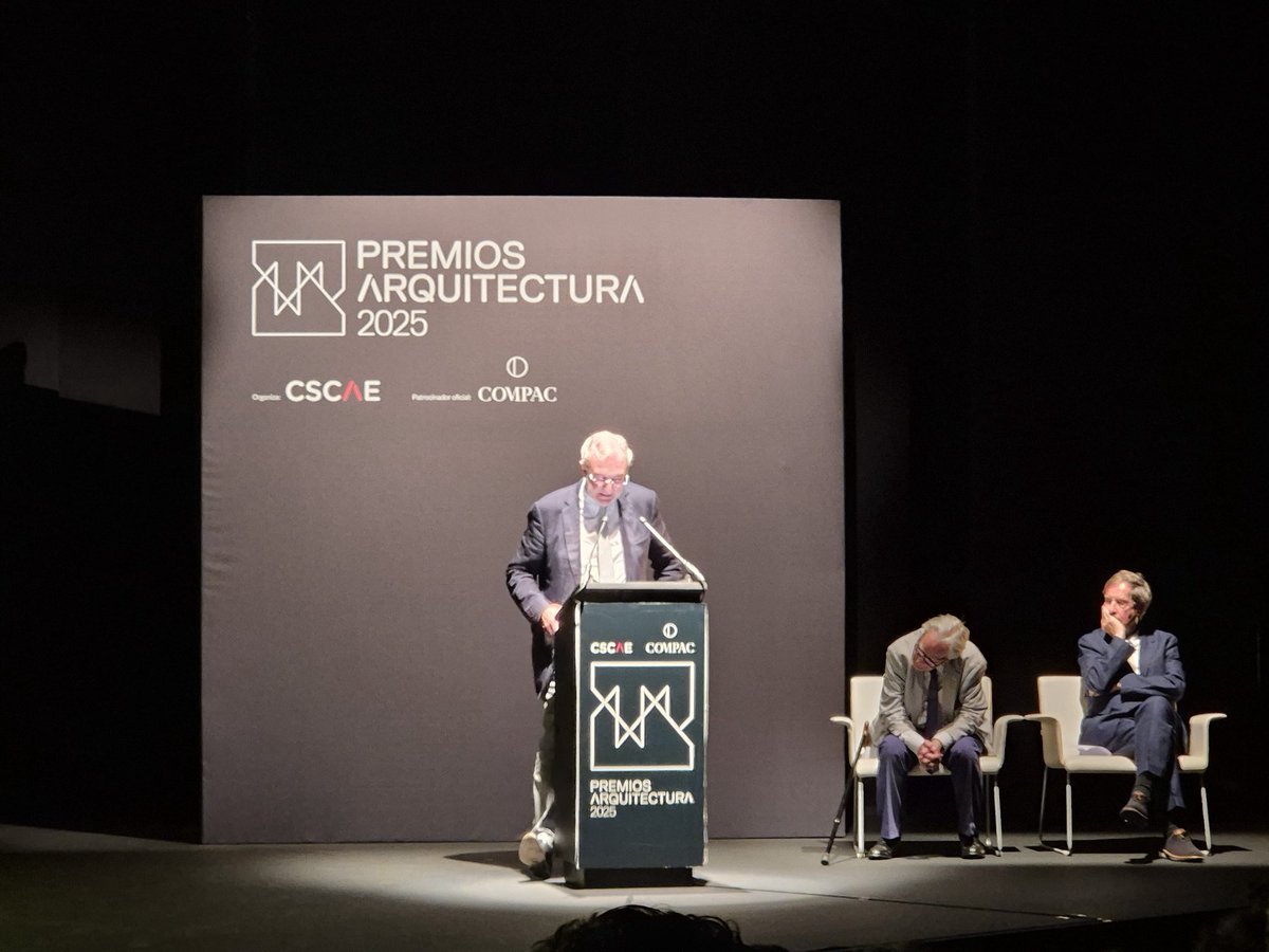 JmEzquiaga's tweet photo. Laudatio a Fernando de Terán por la Medalla de Oro de la Arquitectura 2025: “Terán es una fuente clave de inspiración para entender los principios angulares necesarios para alcanzar el nuevo urbanismo.”
Entrega de Premios @CSCAE. Madrid 03/07/2025 https://t.co/DZQwADYhRf