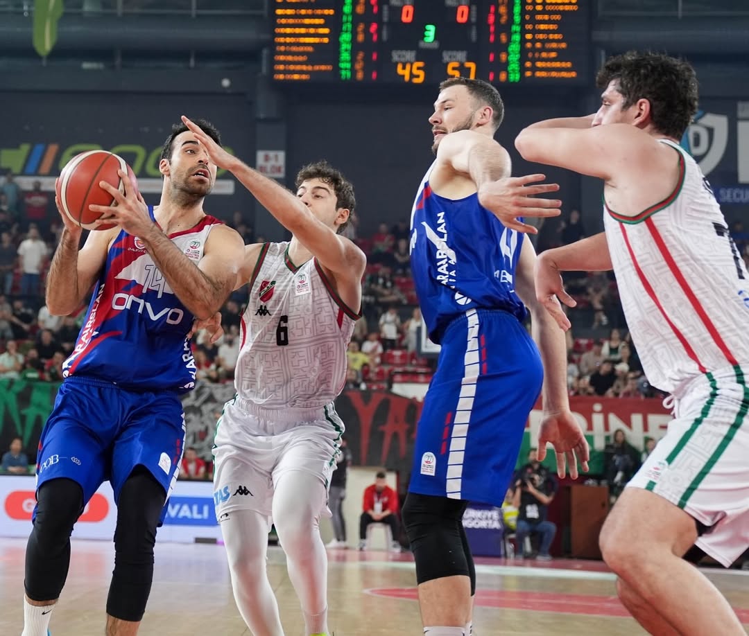 BSL'deki Büyükçekmece'nin durumu Konya tarafından da yakından takip ediliyor

İstanbul ekibinde ilk kongrede çoğunluk sağlanamadı ve genel kurul ertelendi.