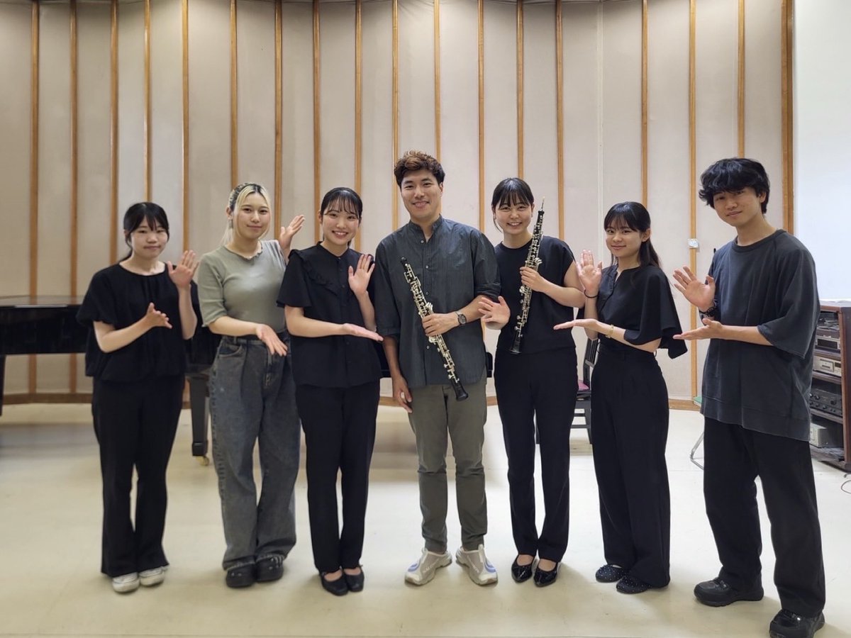 aigeiOBOE's tweet photo. 昨日、フィンランド放送交響楽団 首席オーボエ奏者 ハム・キョン先生によるマスタークラスが開催されました✨️
先生の繊細な音や音楽作りから多くのことを学ばせていただきました！
丁寧で的確なご指導、そして素敵な演奏に触れることができ、とても貴重な時間となりました！ありがとうございました🙇 https://t.co/DAm5gcb5Hj