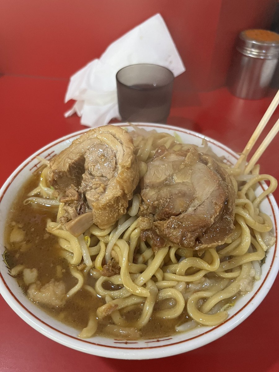 kojimbo1's tweet photo. 明日、世界が滅亡するらしいので
最後の晩餐は

もちろん
ホーム
ラーメン二郎
札幌店

ニンニク少なめ
アブラマシマシ

神豚
濃度最適
最高っ

死ぬ前に食べれて良かった
(死ぬとは言っていない) https://t.co/RUEXTjtjrh