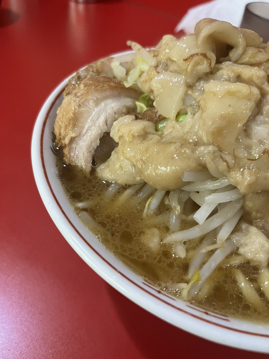 kojimbo1's tweet photo. 明日、世界が滅亡するらしいので
最後の晩餐は

もちろん
ホーム
ラーメン二郎
札幌店

ニンニク少なめ
アブラマシマシ

神豚
濃度最適
最高っ

死ぬ前に食べれて良かった
(死ぬとは言っていない) https://t.co/RUEXTjtjrh