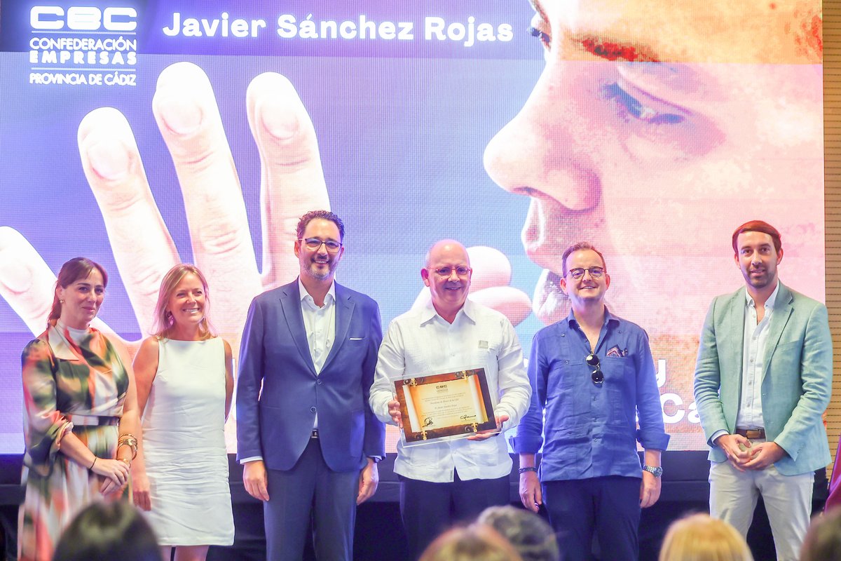CEC (@ceccadiz) on Twitter photo Emotivo homenaje a <a href="/jsanchezcec/">Javier Sánchez Rojas</a> tras su dedicación de casi cuatro décadas con las empresas gaditanas, en el que se le otorgó el título de Presidente de Honor
Más información en: buff.ly/XG9YNSQ Emotivo homenaje a <a href="/jsanchezcec/">Javier Sánchez Rojas</a> tras su dedicación de casi cuatro décadas con las empresas gaditanas, en el que se le otorgó el título de Presidente de Honor
Más información en: buff.ly/XG9YNSQ