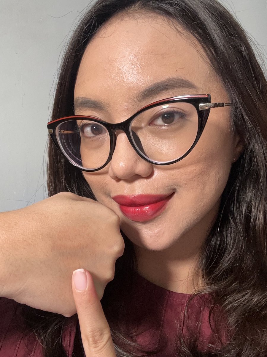 la_lalijah's tweet photo. Brand lokal ga bisa diem! Ada lip tint sampe 12 shades &amp; stainnya OKE BGT🥰

Warnanya pigmented bgt jadi bakal tahan lama tp ttp ringan😍 Packagingnya juga baru tapi formulanya sama~ Ada yang bisa nebak?🤗 https://t.co/W0m8ROgvVm