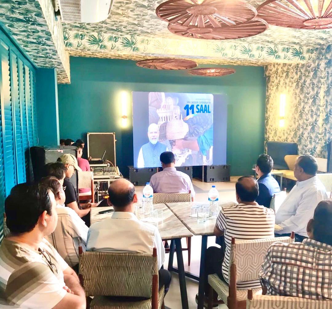 ahcichittagong's tweet photo. @ahcichittagong conducted an Open House to address the queries&amp; concerns of the 🇮🇳 community.AHC Dr. Ranjan also briefed them on ‘11 years of transformation’ under the astute leadership of Hon. PM Sh. Narendra Modi.
#11YearsOfSeva #ViksitBharat
@PMOIndia
@MEAIndia
@diaspora_india https://t.co/bqSPwPGPFv