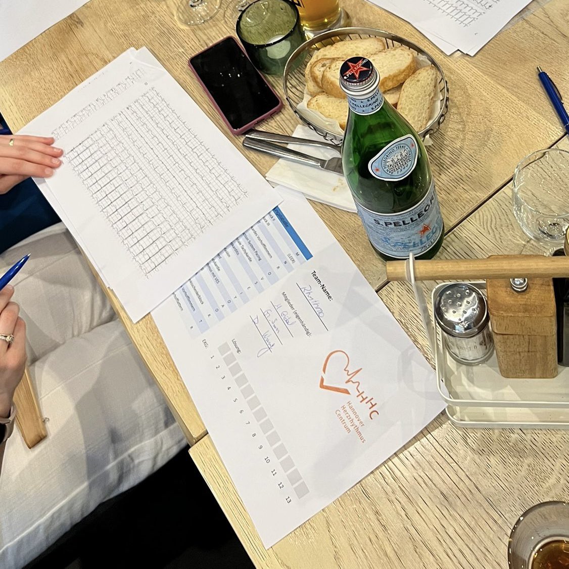 hhc_mhh's tweet image. 🎉 Gelungener Abend beim @AGEP_DGK BEATCLUB des #HannoverHerzrhythmusCentrum 2025!
Unter der wiss. Leitung von @DavidDuncker & @MuellerLeisse : spannende Updates zu PVI (@HenrikeHillmann ), ICD-Strategien (@MuellerLeisse ) & EKG-🍹Danke an alle Teilnehmenden!