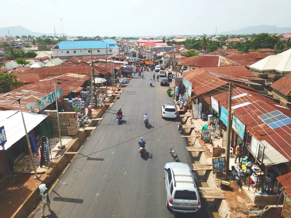 GovWike's tweet image. Today, we will be commissioning  the Aguma Palace – Radio Nigeria – New Market Road, in Gwagwalada Area Council.

It is the last day of commissioning of projects to commemorate the second year anniversary of the President,  Asiwaju Bola Ahmed Tinubu,  GCFR. 

16 projects…