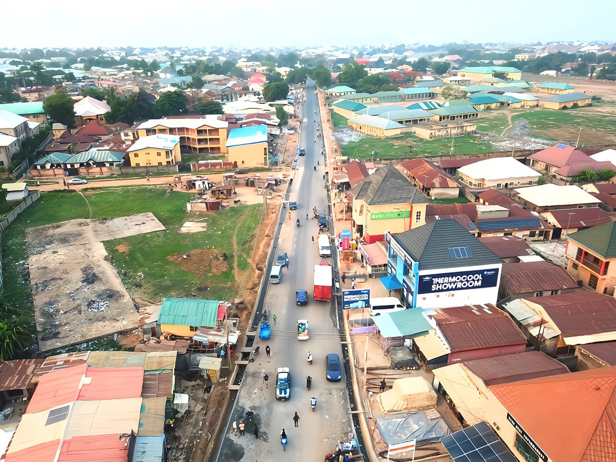 GovWike's tweet image. Today, we will be commissioning  the Aguma Palace – Radio Nigeria – New Market Road, in Gwagwalada Area Council.

It is the last day of commissioning of projects to commemorate the second year anniversary of the President,  Asiwaju Bola Ahmed Tinubu,  GCFR. 

16 projects…