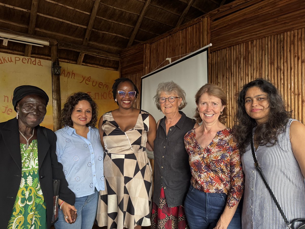 Heartyspaces's tweet image. Our founder @auma_rita represented us at the IWO General Meeting for a mental health awareness talk, where she unpacked key questions around mental health, the difference between mental health issues and illness, and shared practical ways to care for your mental well being.