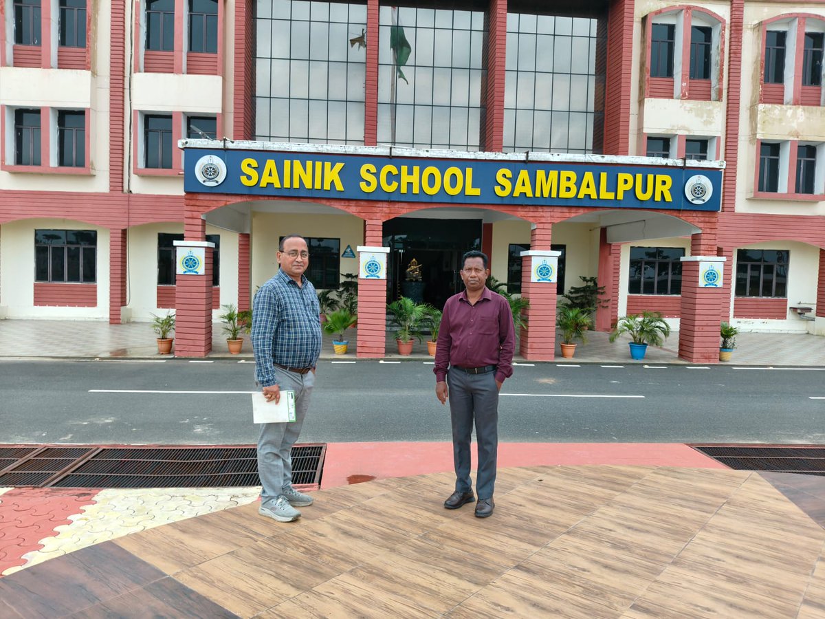 Commissioner SMC visited the Sainik School and discussed with the authorities to strengthen SMC's services in and around the School.