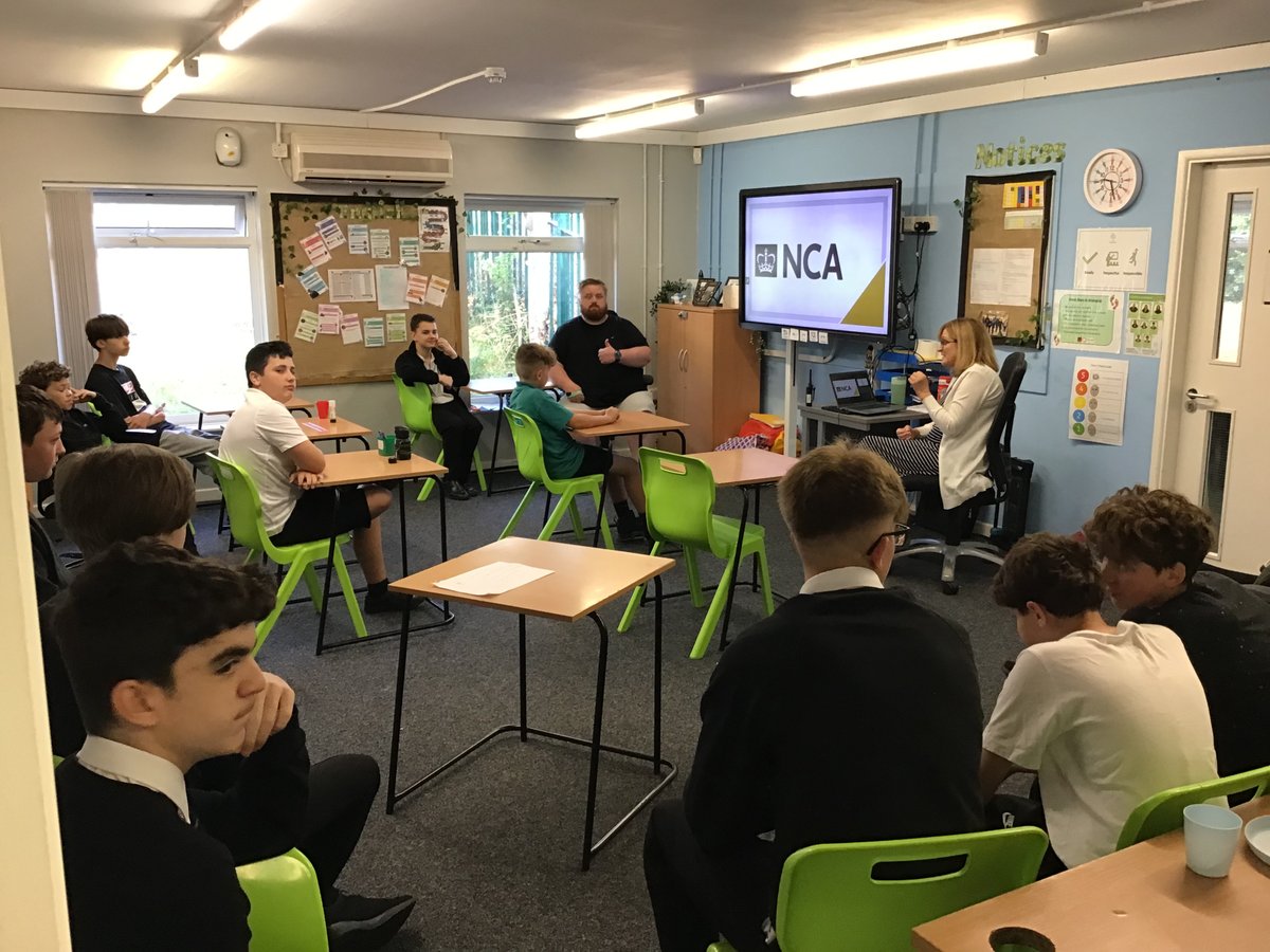 LindenCentreSSp's tweet photo. At Secondary Specialist today, we are having a Careers talk with DWP 🧑‍💼#DWP #Careers https://t.co/ABRcE40FLv