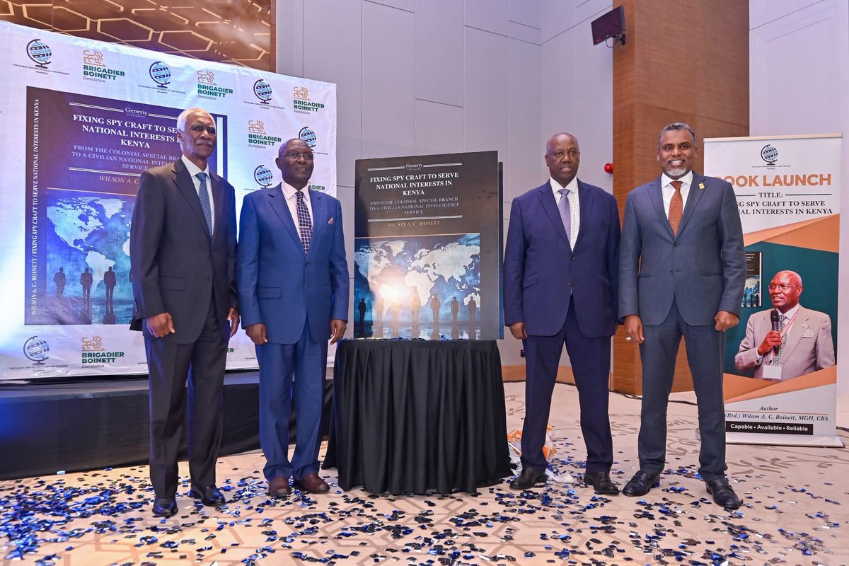 Kenya’s ex and current spy chiefs in one frame. 

Recognise anyone?