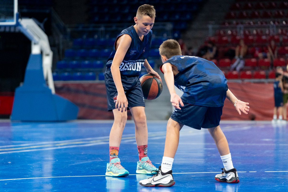 BaskoniaEUS's tweet photo. Azken eguna eta energia guztiarekin 🏀⚡ #CIBB25 https://t.co/7qxhjIXIDD