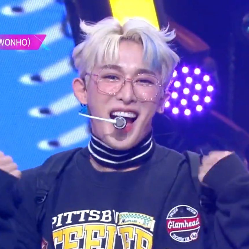 wongust_d's tweet photo. We’re getting adorable devil horns Wonho again 😭😭  #원호 #WONHO 

2021                                         2025 https://t.co/xGAcmcfbvY