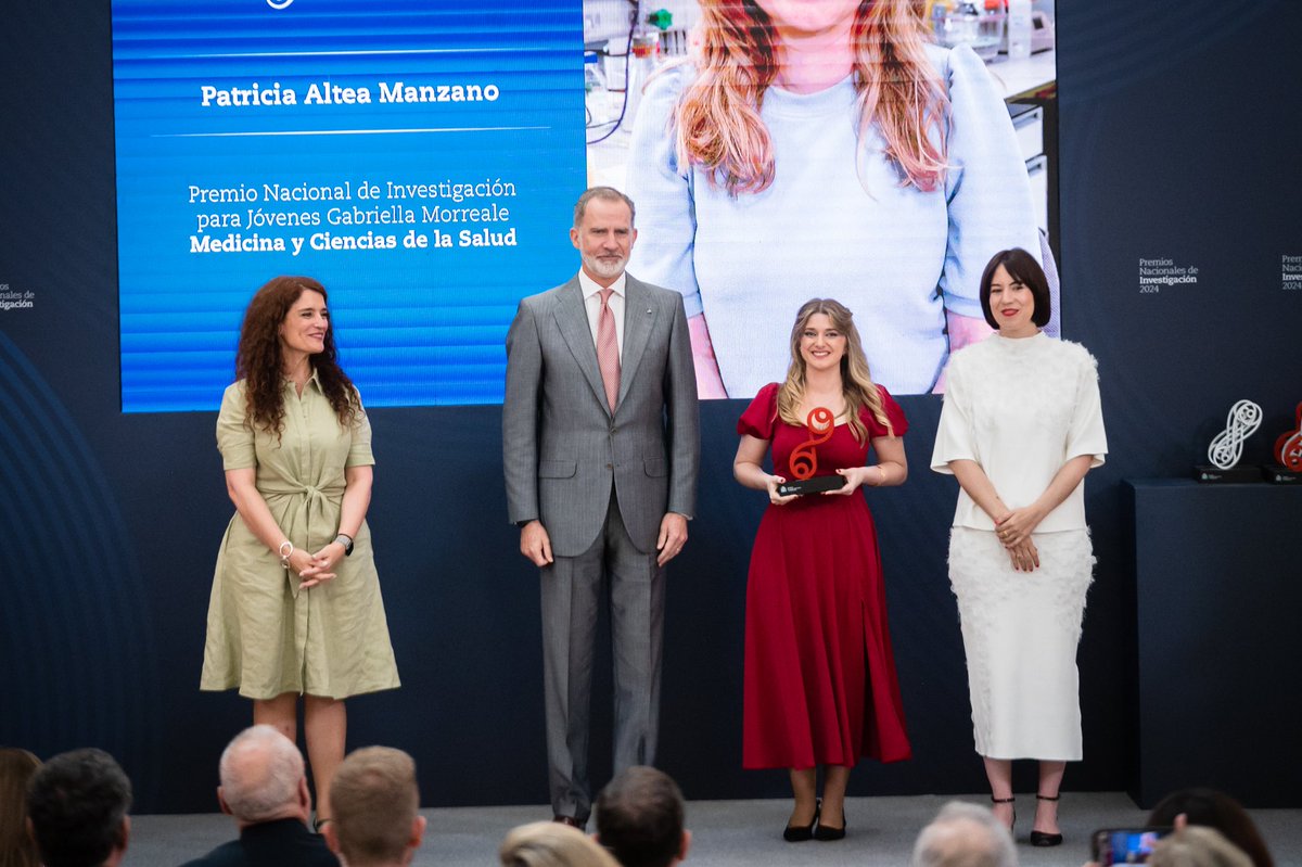 alteaManzanoLab's tweet image. It is a big honor to receive this Award &quot;Premio Nacional de Investigación 2024&quot;. This is also a recognition for colleagues, mentors and friends that worked with me along the way. Hope this inspires young scientists that come after doing excellent research. Many many thanks 🥰🥰
