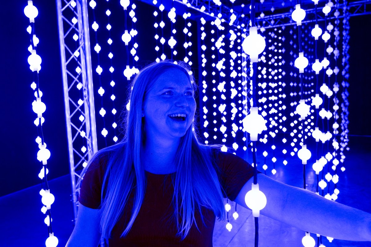 PlymUni's tweet image. We welcome you to play, explore and experience Submergence, an immersive installation by @squidsoup. 💡⚡️
Place yourself within abstracted scenes and energy fields. Surround yourself with three-dimensional paintings in light and sound.
Plan your visit 👇plymouth.ac.uk/whats-on/subme…