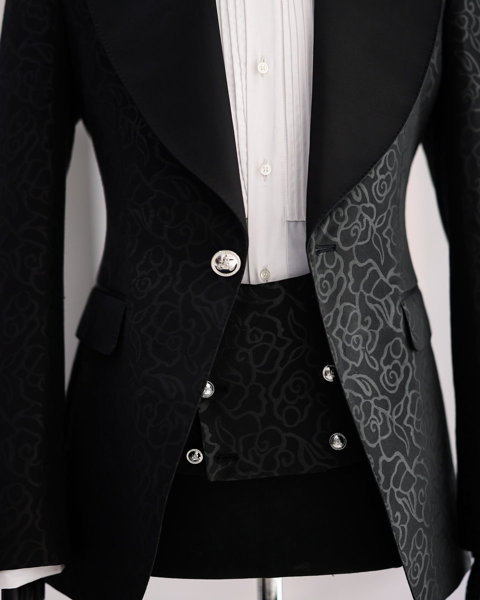 A Charcoal Black, knitted floral jacquard, peak lapel with black silk tuxedo suit

#style #suit #SouthAfrica #kenya #dubai #usa #france #canada #russia #fashionstyle #fashion #classiccorrie #photography #inec #izmir #independenceday2025