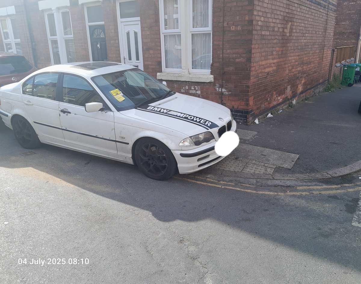 #Dayofaction in Forest Fields today, and a few early finds of inconsiderate parking, including this one on double yellows. 
Officers 1942 and 4090 currently out and about with lots of NCC teams. Come and have a chat if you see us. #safernotts