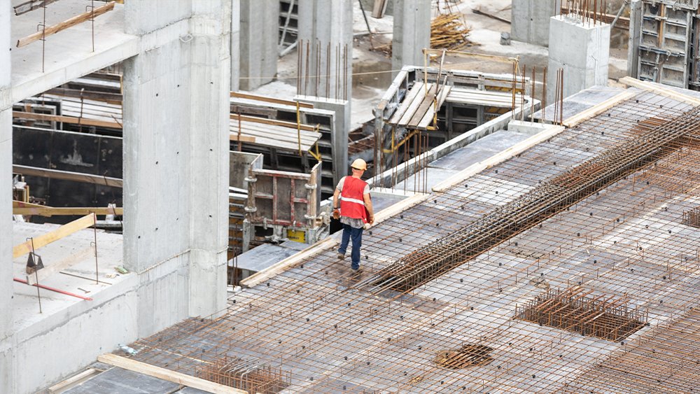 UK construction output still in decline, PMI finds buildersmerchantsnews.co.uk/UK-constructio…
