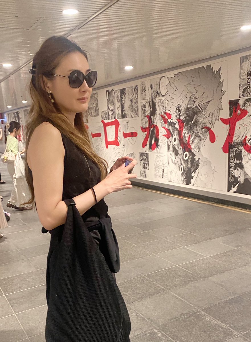 yuriaslily's tweet photo. Crossing the Shibuya passageway
The dynamic artwork on the wall perfectly reflecting the youthful energy and creativity that shonen manga embodies.
#少年漫画 #shonen manga
#shibuyastation
#Tokyo #japanesemanga #mangaartwork
#koheihorikoshi https://t.co/aBgPgk7BTL