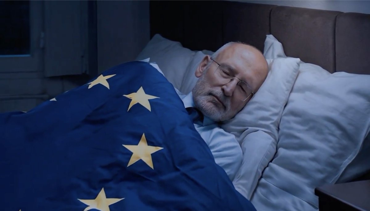 Wilders post een AI filmpje waarin hij een nieuwslezer van de NOS leugens laat vertellen "Geert Wilders nam vanmiddag plaats in het torentje als de nieuwe premier van Nederland." En beste juristen, hoe zit het eigenlijk met het portretrecht van Timmermans en Overbeek?