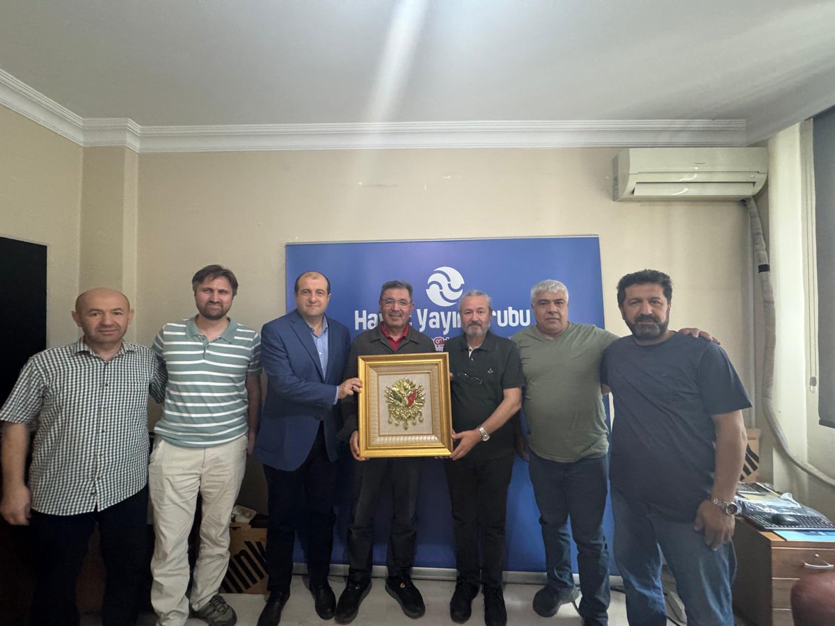 Basın Yayın Birliği (@basyaybir) on Twitter photo Türkiye Basım Yayın Meslek Birliği ve Basın Yayın Birliği Üye İlişkileri Komitesi ile Hayat Yayınları Genel Müdürü Sayın <a href="/HayatiBayrak_/">Hayati Bayrak</a> ı ziyaret ettik,sektörün sorunlarını ve çözüm yollarını istişare ettik.Keyifli sohbeti ve misafirperverliği için teşekkür ederiz <a href="/HayatYayinlari/">Hayat Yayınları</a> Türkiye Basım Yayın Meslek Birliği ve Basın Yayın Birliği Üye İlişkileri Komitesi ile Hayat Yayınları Genel Müdürü Sayın <a href="/HayatiBayrak_/">Hayati Bayrak</a> ı ziyaret ettik,sektörün sorunlarını ve çözüm yollarını istişare ettik.Keyifli sohbeti ve misafirperverliği için teşekkür ederiz <a href="/HayatYayinlari/">Hayat Yayınları</a>