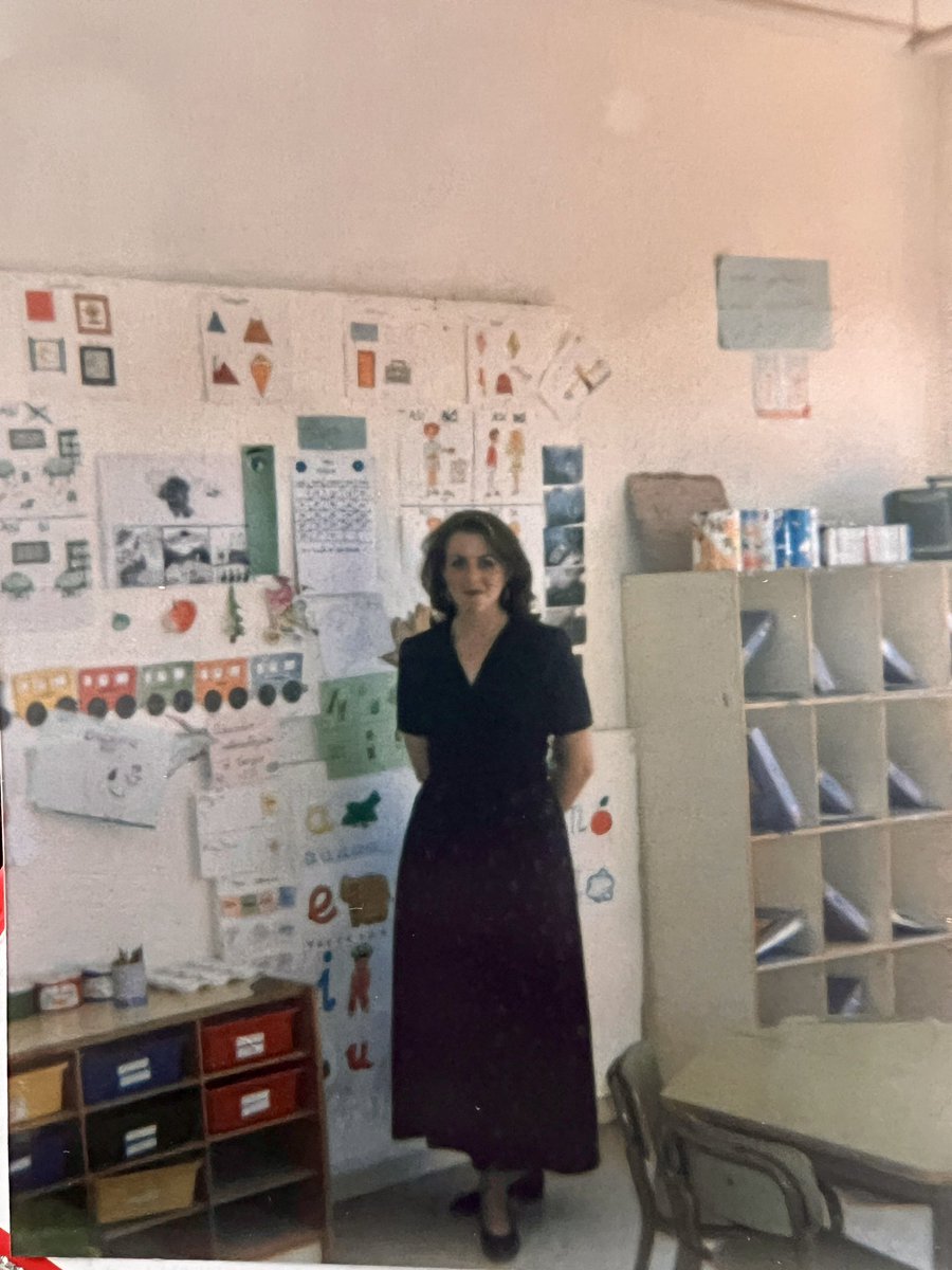 Se cumplen 30 años en este mes de julio, del momento que cambió mi vida para siempre: aprobar la oposición al cuerpo de maestros.
Tenía 23 años.
Y todos los pájaros y teorías del mundo sobre educación.
Pero no conocía la realidad, y esa, esa me la enseñaron unos niños de 5 años⬇️